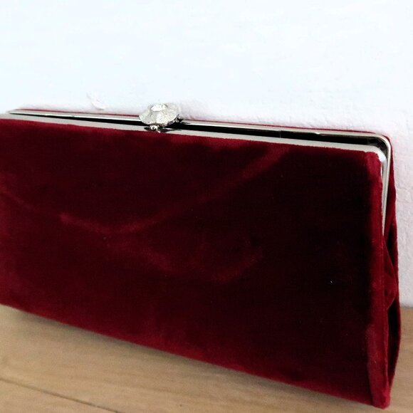 Sexy Red Velvet Clutch Wallet with Silver Tone Hardware and Cute Chain Brandless - Picture 2 of 10